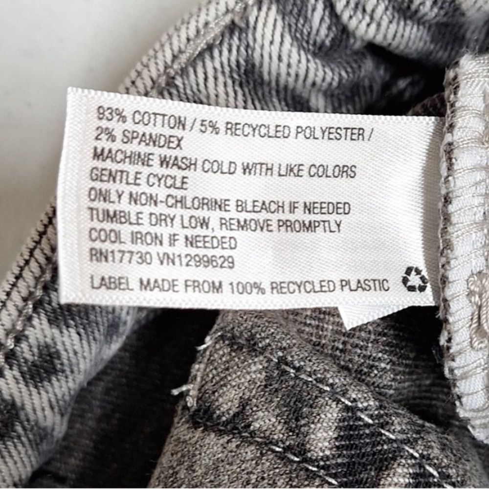 Ava & Viv Plus Size High-Rise Stretch Denim Jean Shorts Gray Acid Wash New! - Picture 7 of 9